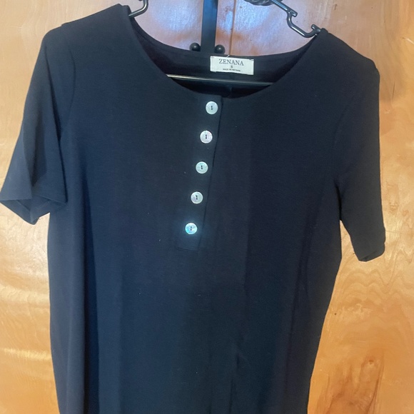 Zenana black top with pearl buttons size small - Picture 1 of 3